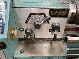 Victor 400 x 1000  Metal Lathe - picture1' - Click to enlarge