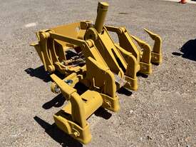 Caterpillar 140 Multi Shank Rippers  - picture0' - Click to enlarge