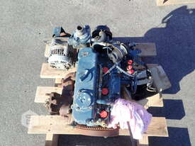 KUBOTA D902 3 CYLINDER DIESEL ENGINE - picture1' - Click to enlarge