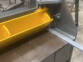 Australian made hydraulic guillotine  - picture0' - Click to enlarge
