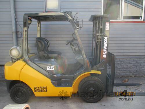 Komatsu 2.5 ton Container Mast, Repainted Used Forklift #1659