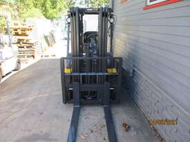 Komatsu 2.5 ton Container Mast, Repainted Used Forklift #1659 - picture1' - Click to enlarge