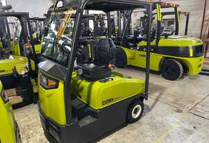 7.0t Tow Tractor with Roof & Windshield