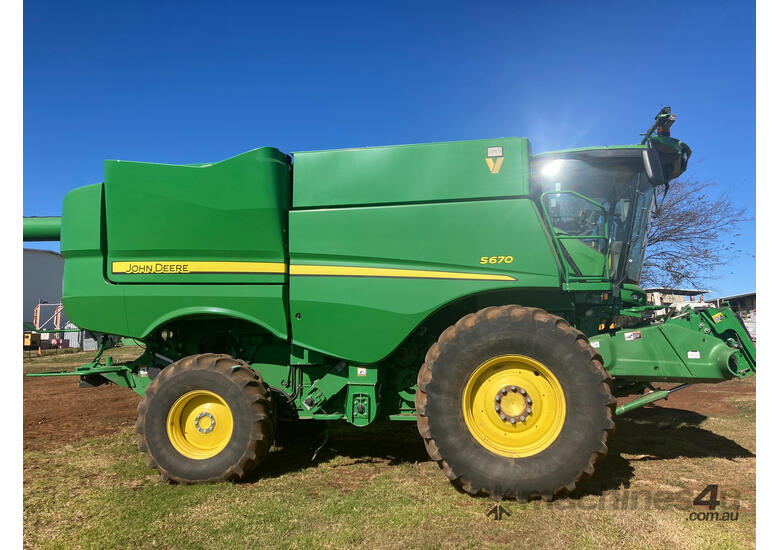 caption John Deere S670 Header(Combine) Harvester/Header