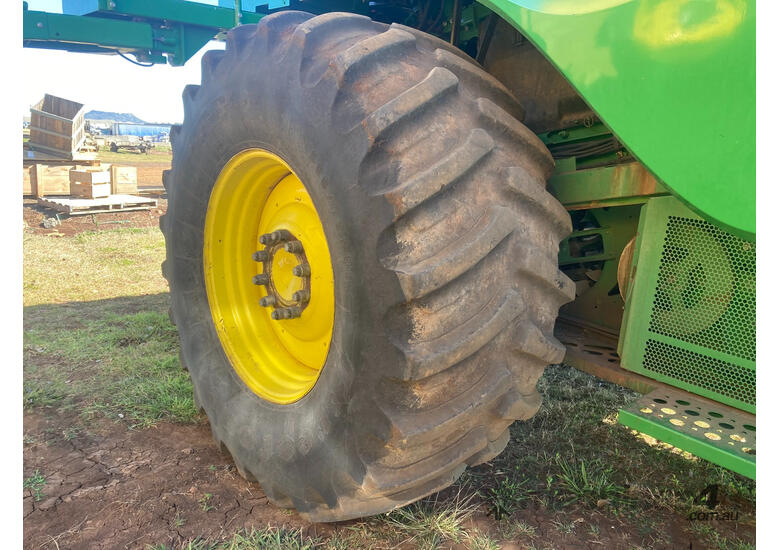 caption John Deere S670 Header(Combine) Harvester/Header