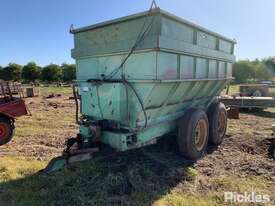 Bulk Manure / Fertiliser Spreader With Attachments - picture0' - Click to enlarge