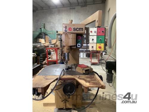 SCM Floating Overhead Head Router