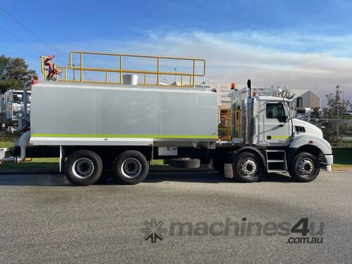 Truck Water Truck Mack Metroliner 8x4 2013 Auto SN1392 1EKG107