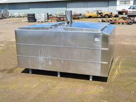 STAINLESS STEEL TANK, MILK VAT 2300lt - picture2' - Click to enlarge