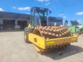 2010 CAT CP533E 12T PADFOOT VIBRATING ROLLER WITH 3072 HOURS - picture0' - Click to enlarge