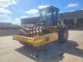 2010 CAT CP533E 12T PADFOOT VIBRATING ROLLER WITH 3072 HOURS - picture1' - Click to enlarge