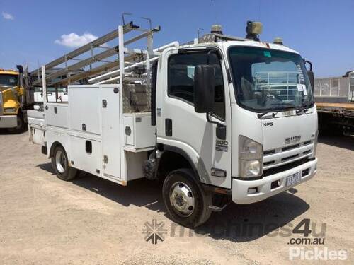 2014 Isuzu NPS300