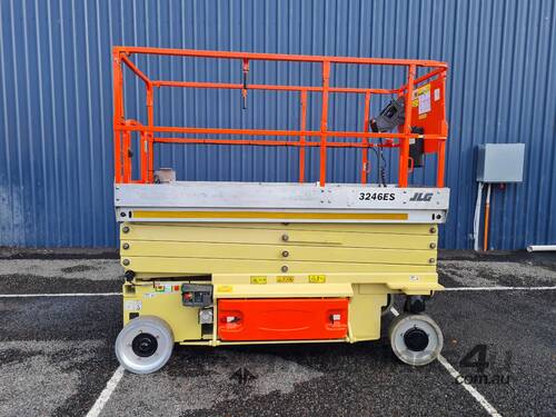 Electric Scissor Lift: JLG 3246ES - MADE IN USA