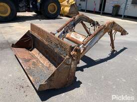 Burder Model 8030 Loader Arms 1.8m GP Bucket, SWL 1000kg ,Serial No: 617 - picture0' - Click to enlarge