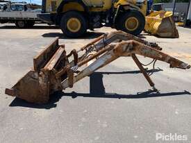 Burder Model 8030 Loader Arms 1.8m GP Bucket, SWL 1000kg ,Serial No: 617 - picture1' - Click to enlarge