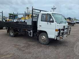 Isuzu NPR300 - picture0' - Click to enlarge