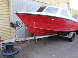 STEJCRAFT HALF-CABIN FIBREGLASS HULL Boat w. SINGLE AXLE BOAT TRAILER - picture0' - Click to enlarge