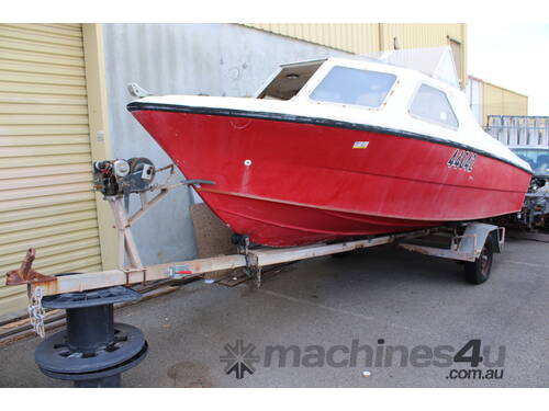 STEJCRAFT HALF-CABIN FIBREGLASS HULL Boat w. SINGLE AXLE BOAT TRAILER