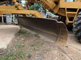 1 only 1985 CAT 17K Solid Frame Grader  - picture2' - Click to enlarge