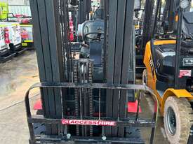 Royal Forklift 2.5T Gas: Forklifts Australia - The Industry Leader! - picture1' - Click to enlarge