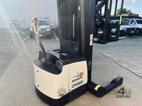 Late Model Crown Walkie Reach Truck with Sideshift