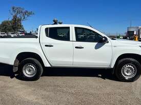 Mitsubishi Triton MR - picture1' - Click to enlarge