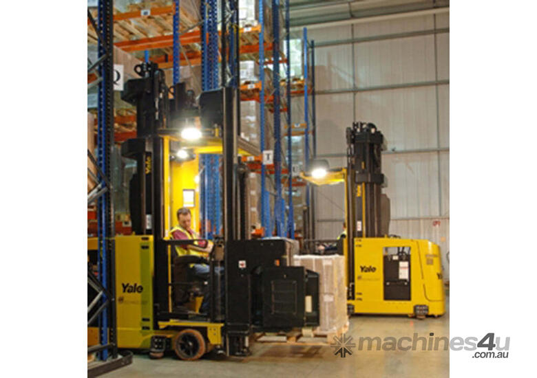 Turrent Truck Very Narrow Aisle