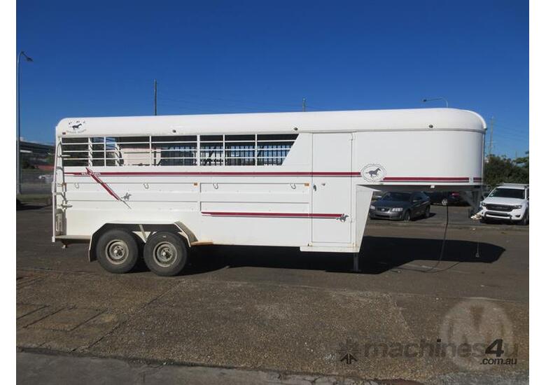 Buy Used pbl 3 BAY Horse Float Trailer in , Listed on Machines4u