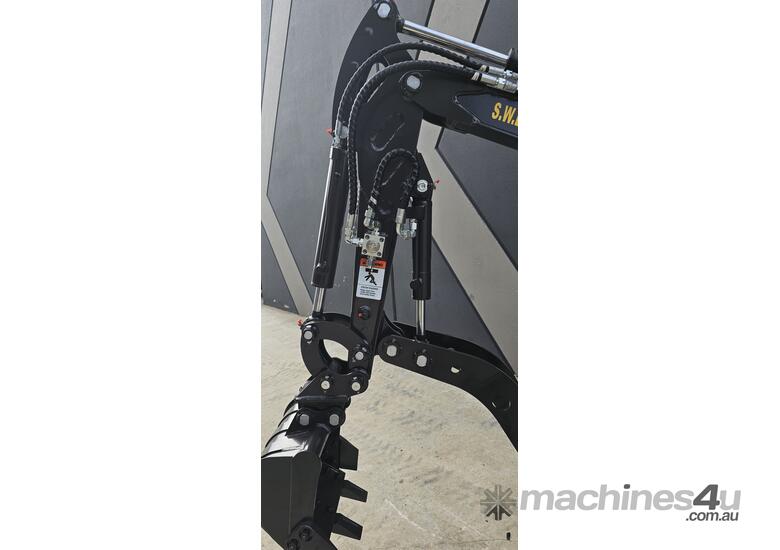  UHI 14hp Kubota engine UME12P mini excavator with swing boom & expandable track