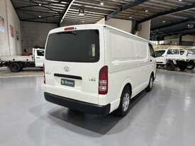 2014 Toyota Hiace LWB Petrol - picture2' - Click to enlarge