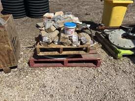 1 x Pallet of Assorted Threaded Rod and Nuts - picture0' - Click to enlarge