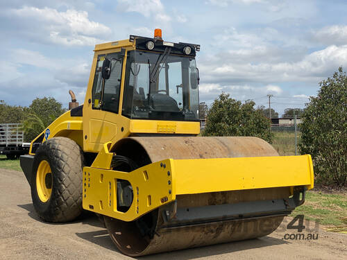 Bomag BW211D-4 Vibrating Roller Roller/Compacting