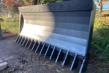 BEH Bull Rake 2100mm- reversible hitch BUILT TOUGH