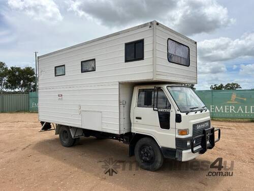 1987 DAIHATSU DELTA CAMPER TRUCK