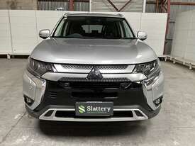 2021 Mitsubishi Outlander  Diesel - picture2' - Click to enlarge