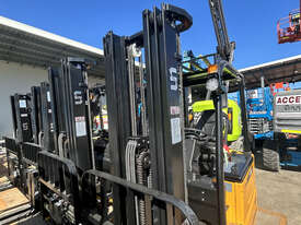 UN 1.8T 3 Wheel Forklift: Forklifts Australia - The Industry Leader! - picture2' - Click to enlarge