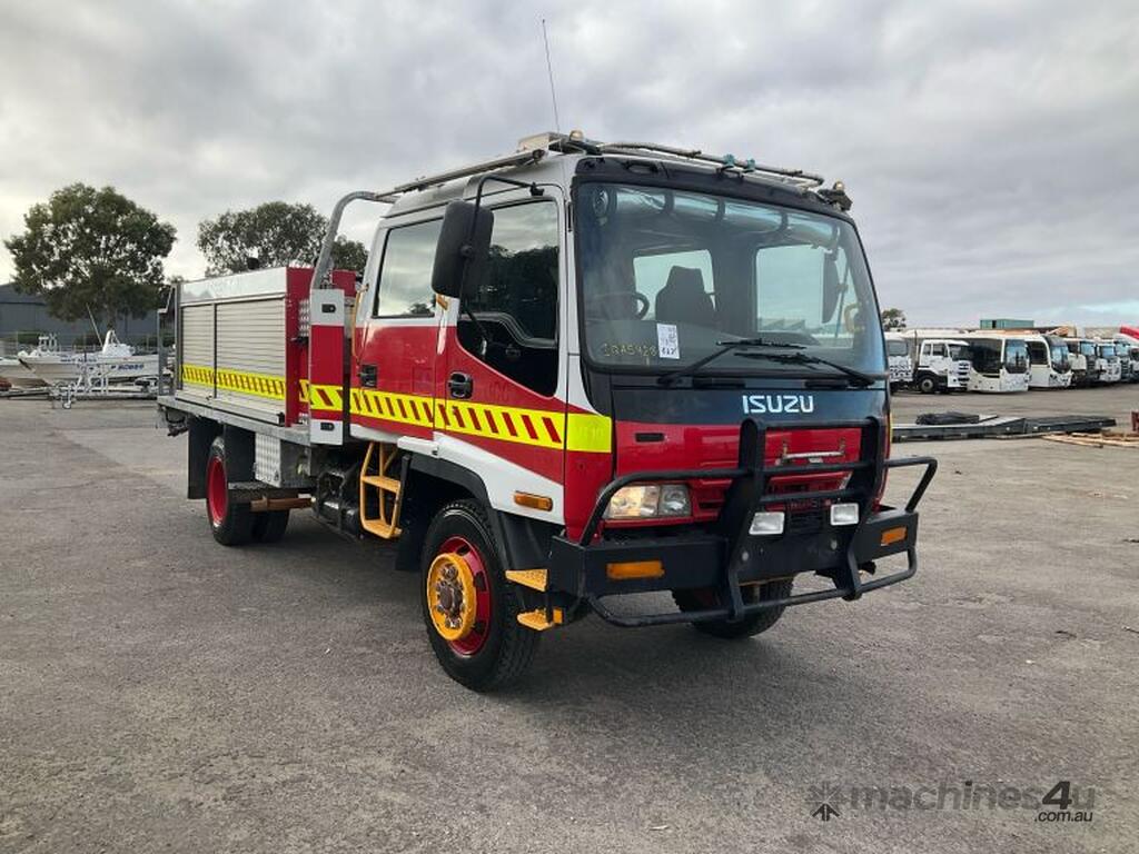 Buy Used 2001 Isuzu 2001 Isuzu FSS Fire Truck Dual Cab Semi Trailer ...