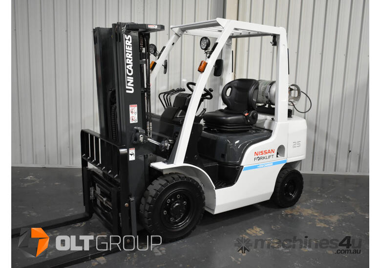 caption Unicarrier Nissan 2.5 Tonne LPG Forklift Sideshift Fork Positioner 2017 Series Excellent Condition
