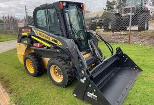 Skid Steer New Holland L220 2012 3073hrs 4in1 Bucket A/C Cab