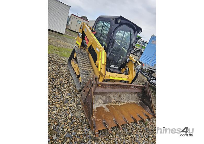 caption Caterpillar 239D Tracked Skid Steer + 4in1 Bucket, Very Good Condition, Ready to Work!