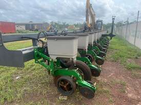 2021 Precision 12 Row Precision Planter  - picture2' - Click to enlarge