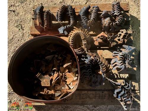 (1348) Assorted Points - Approx Quantities and Sizes (Griffith, ACT)