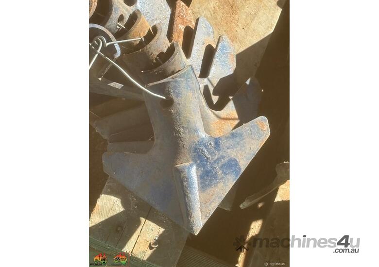 (1348) Assorted Points - Approx Quantities and Sizes (Griffith, ACT)