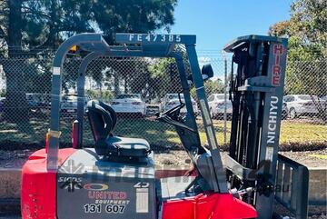 NICHIYU 2.5T CONTAINER MAST, FORK POSITIONING SIDE SHIFT FORKLIFT BRAND NEW BATTERYS