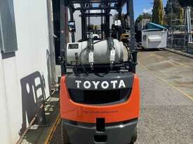 Toyota 1800kg LPG Forklift With 4000mm 2 Stage Mast, Sideshift, & Cascade Fork Positioner Clamp - picture1' - Click to enlarge