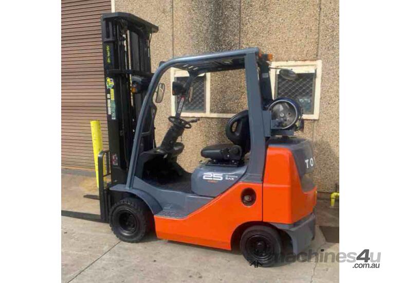 Toyota Compact Rare 2.5 Ton Forklift 