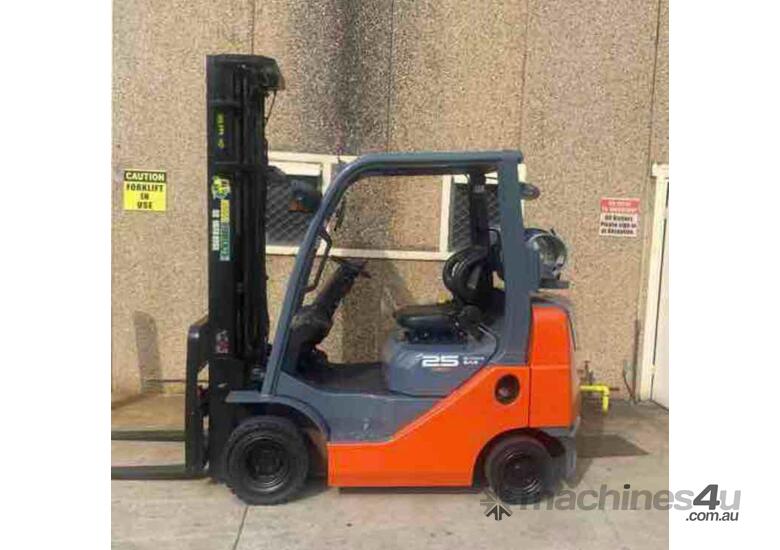 Toyota Compact Rare 2.5 Ton Forklift 