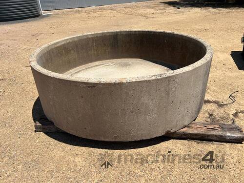 ROUND CONCRETE CATTLE TROUGH 