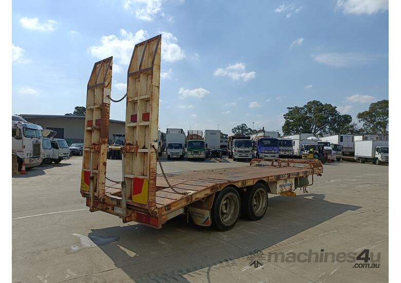caption 2000 Tag-A-Long Tandem Axle Tag Trailer