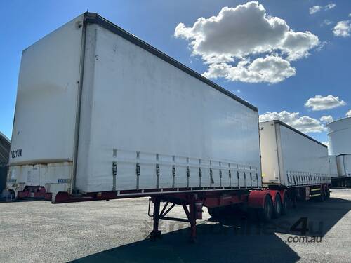 caption 2010 Krueger ST-3-38 Tri Axle Curtainsider B Double Combination